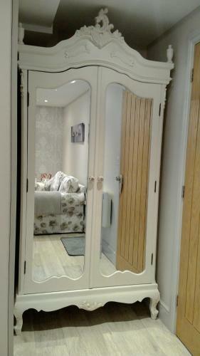 Whispering Cottages Bed And Breakfast