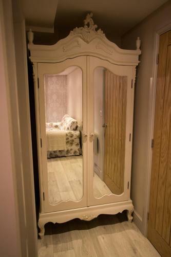 Whispering Cottages Bed And Breakfast
