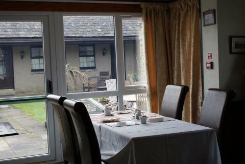 Castle Arms Hotel