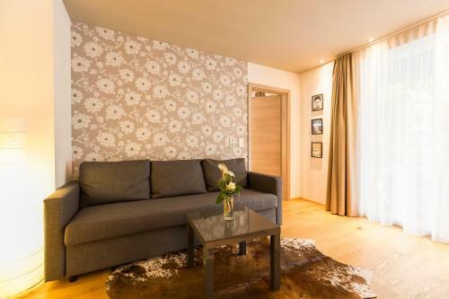 Room 4 & 5 Apartments