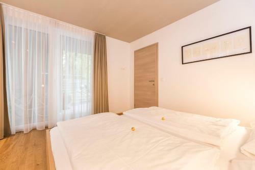 Room 4 & 5 Apartments