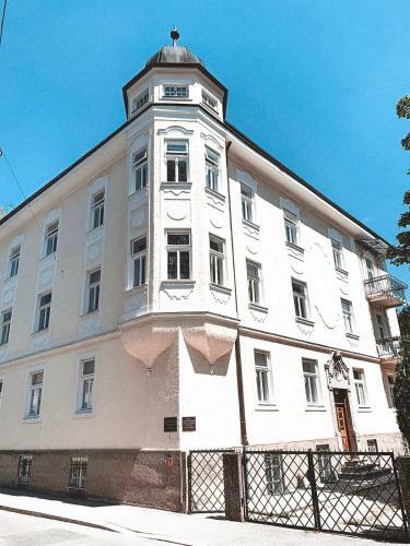 Luxury Apartment In Town