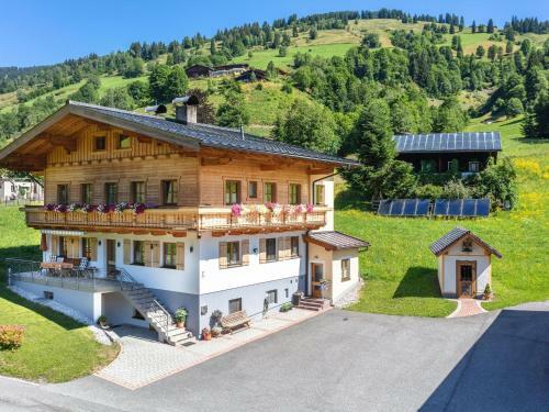 Ravishing Apartment In Saalbach-hinterglemm With Ski Storage