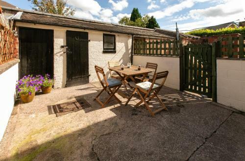 Charming Terraced Cottage Close To Alton Towers