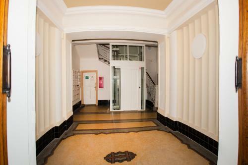 Ruzova Apartment By Ruterra