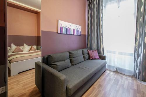 Ruzova Apartment By Ruterra