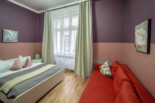 Ruzova Apartment By Ruterra