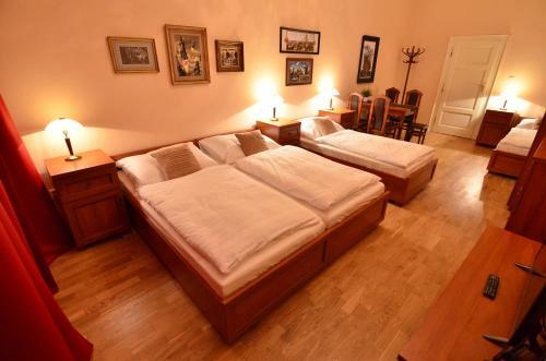 Hostal Pension Karlova
