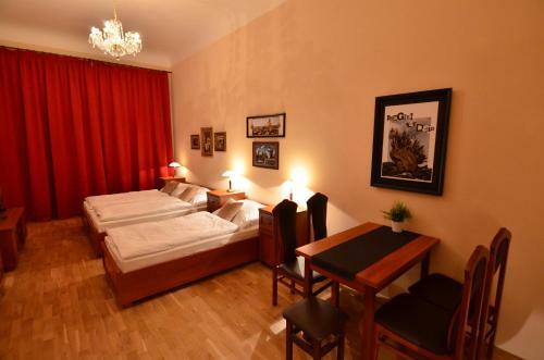 Hostal Pension Karlova