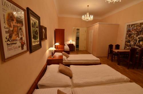 Hostal Pension Karlova