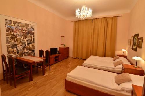 Hostal Pension Karlova