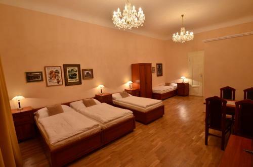 Hostal Pension Karlova