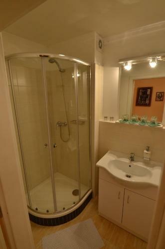 Hostal Pension Karlova