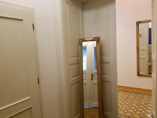 Charles Apartment