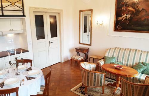 Charles Apartment