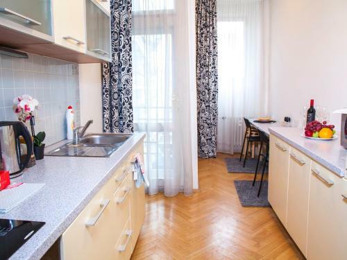Modern Central Apartment Dlouh�