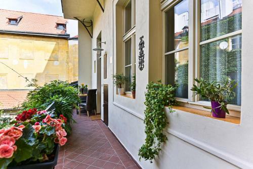Apartment Nebovidy I - Free Parking - Terrace