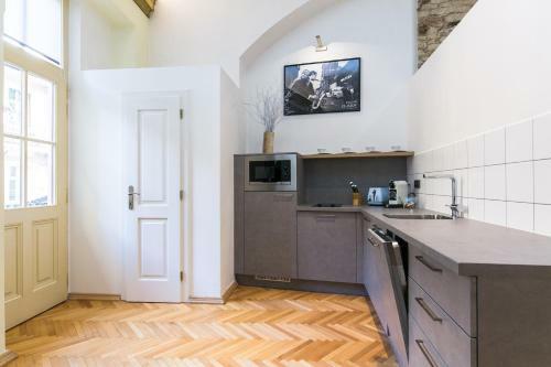 Apartment Nebovidy I - Free Parking - Terrace