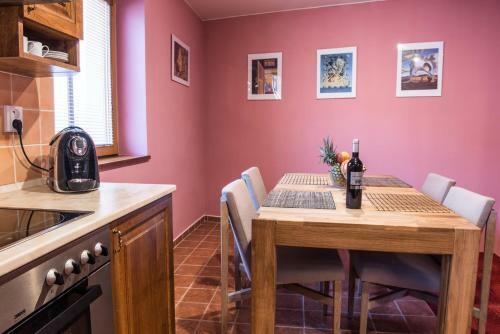 Apartamento Spacious And Quiet Attic Flat In Centre