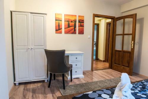 Apartamento Spacious And Quiet Attic Flat In Centre