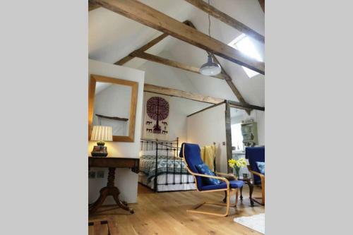 Rural 17th Century Barn Studio Apartment