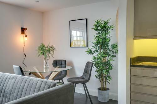 New Moulsham Suite Apartment - Free Parking