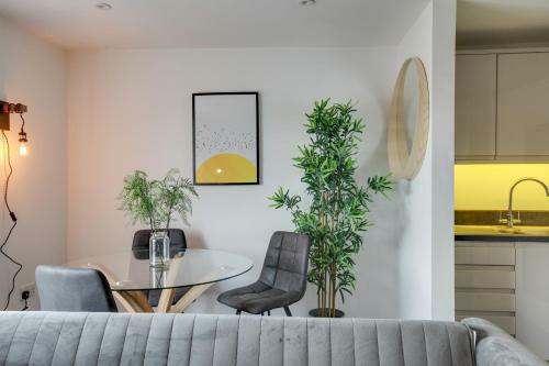 New Moulsham Suite Apartment - Free Parking