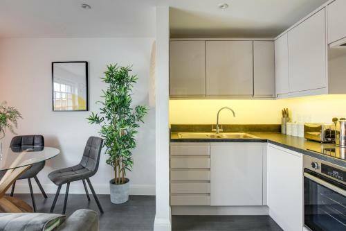 New Moulsham Suite Apartment - Free Parking