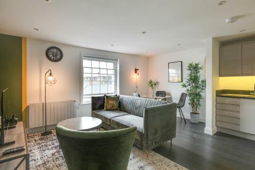 New Moulsham Suite Apartment - Free Parking