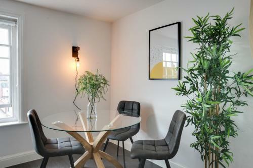 New Moulsham Suite Apartment - Free Parking