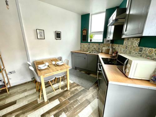 The Corner House - Modern Chesterfield Town Centre Apartments