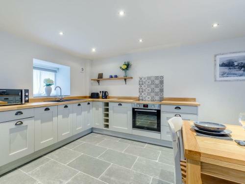 Sycamore Cottage At Naze Farm -uk32762
