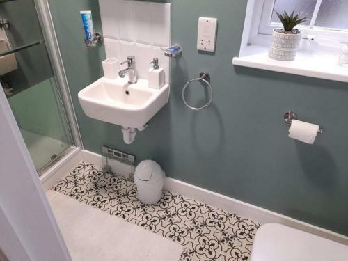 Outstanding Modern 1-bed House In Chippenham