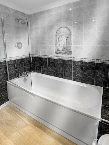 Apartamento 2 Bed House With Garden, Woking