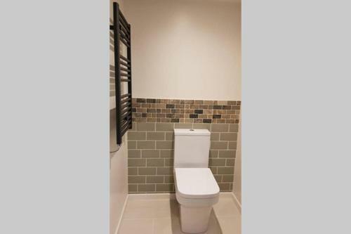 Annex In Chippenham With Sky Tv, Parking And Wifi