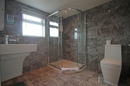 Queens Road - Luxury Spacious Home In Chester