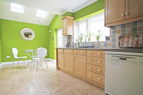 Queens Road - Luxury Spacious Home In Chester
