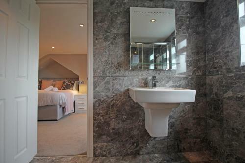 Queens Road - Luxury Spacious Home In Chester