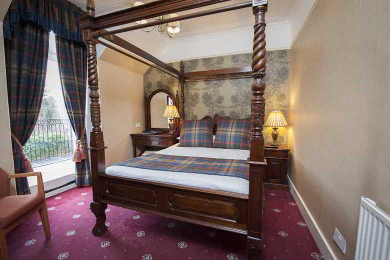 Loch Kinord Hotel