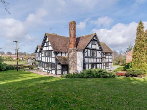 Luntley Court