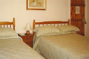 Hostal Station Farm Guest House