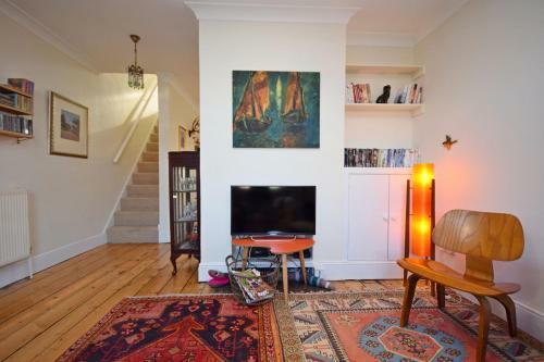 Cottage By The Roman Wall, Chichester