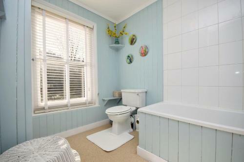 Cottage By The Roman Wall, Chichester