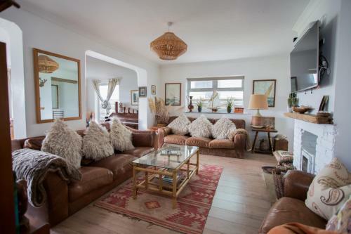 Fairlight - Charming Coastal Home On The Beach