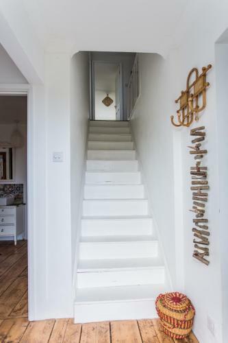 Fairlight - Charming Coastal Home On The Beach