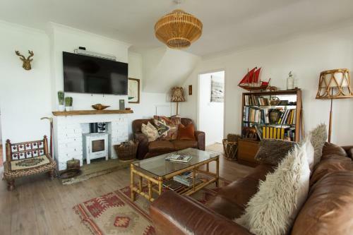 Fairlight - Charming Coastal Home On The Beach