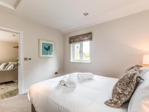 Pass The Keys Delightful 2bed Lodge In Downland Village