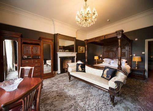 East Walls Hotel