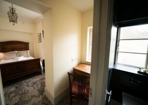 East Walls Hotel