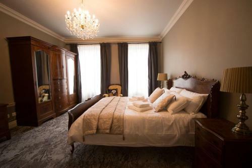 East Walls Hotel